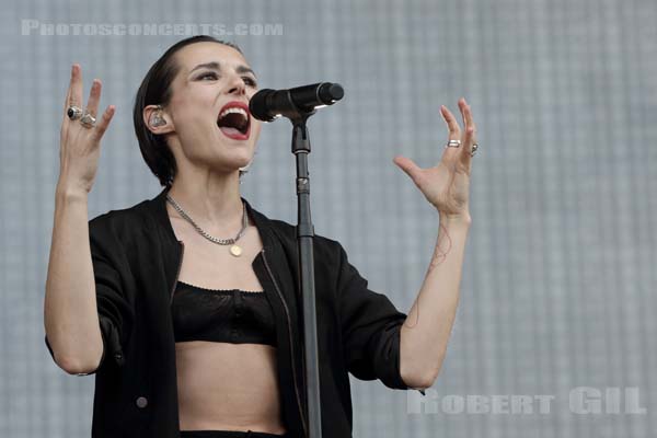 SAVAGES - 2017-07-02 - ARRAS - La Citadelle - Main Stage - Camille Berthomier